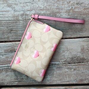 Coach Heart 💖 Clutch